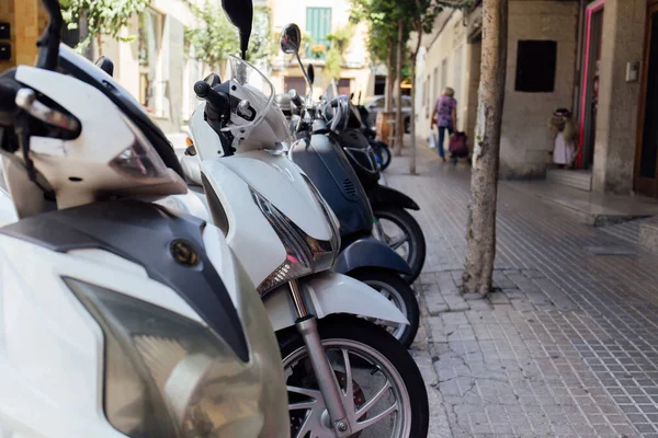 Foco Seletivo Scooters Perto Calçada Rua Catalunha Espanha — Fotografia de Stock