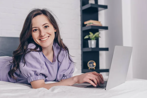 Cheerful Attractive Freelancer Using Laptop Bed — Stock Photo, Image