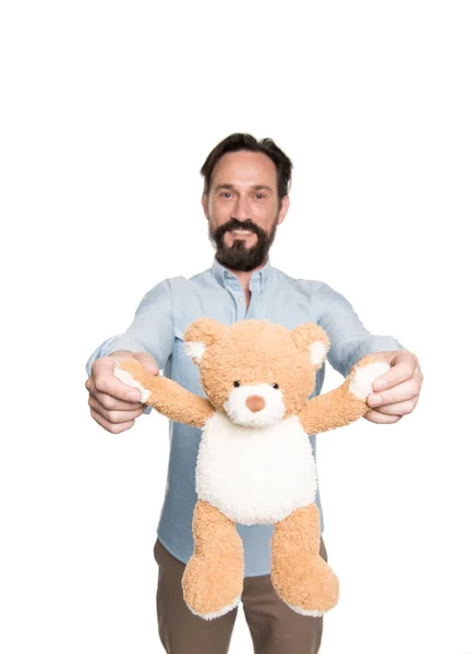 Homme barbu avec ours en peluche — Photo de stock