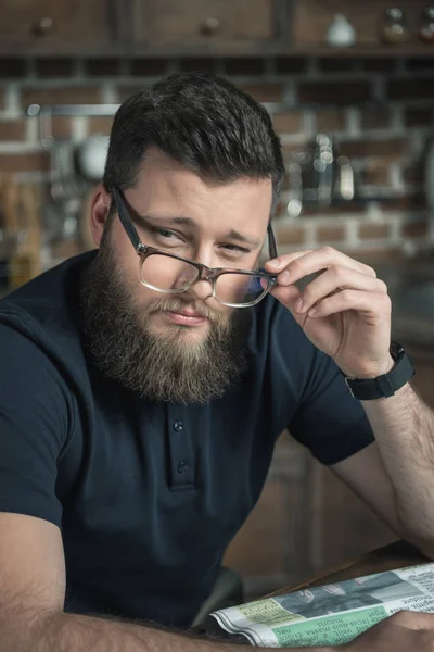 Pensive man in eyeglasses — Stock Photo