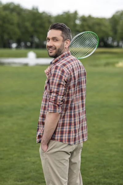 Man playing badminton — Stock Photo