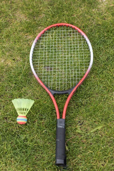 Badmintonschläger und Federball — Stockfoto