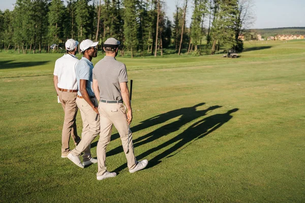 Чоловіки, грою в гольф — стокове фото