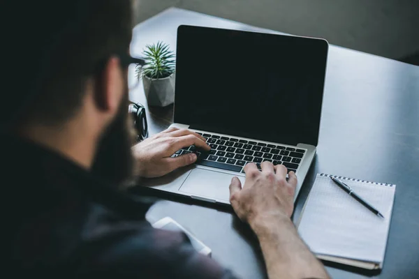 Businessman typing on laptop — Stock Photo