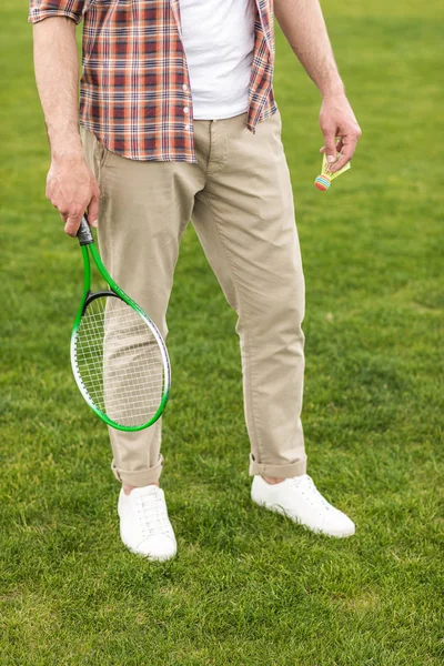 Man playing badminton — Stock Photo