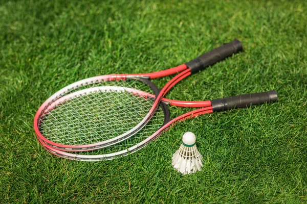 Badminton rackets with shuttlecock — Stock Photo