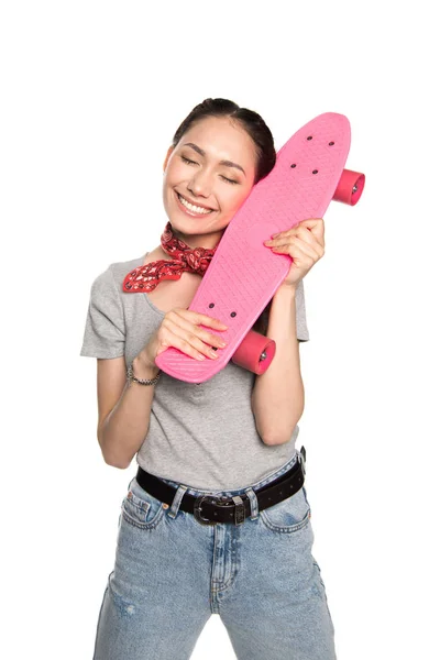 Mulher asiática com skate — Fotografia de Stock