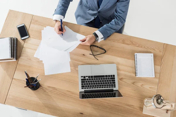 Businessman doing paperwork — Stock Photo