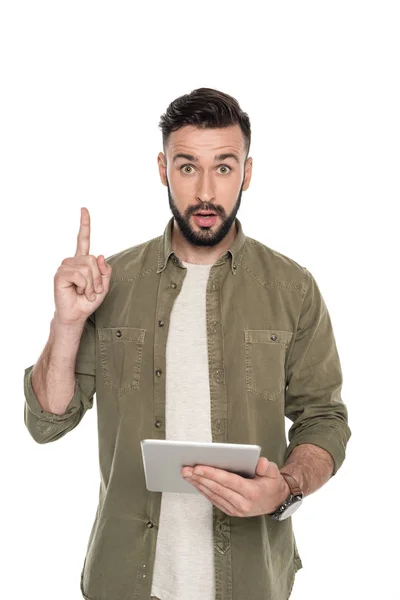 Hombre joven con tableta digital - foto de stock