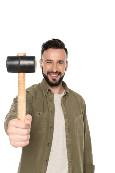 Lächelnder Mann mit Hammer — Stockfoto