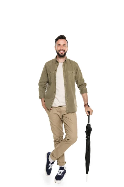 Homme souriant avec parapluie — Photo de stock