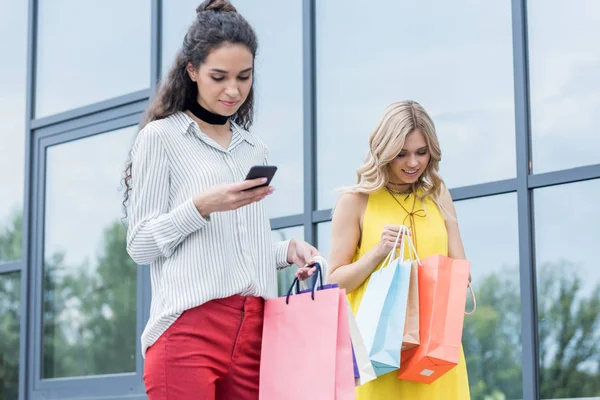 Beautiful women on shopping — Stock Photo