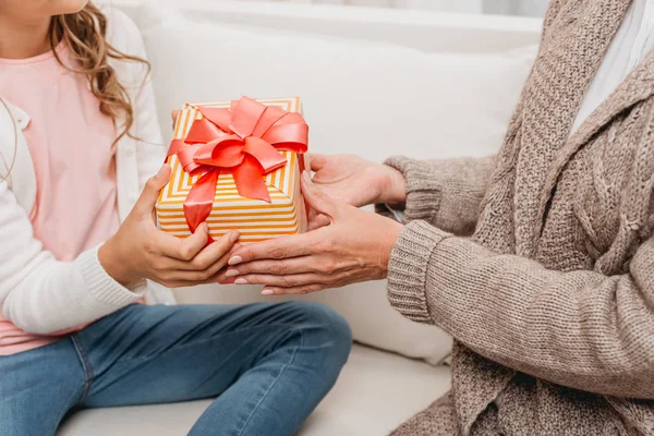 Mother presenting gift to daughter — Stock Photo