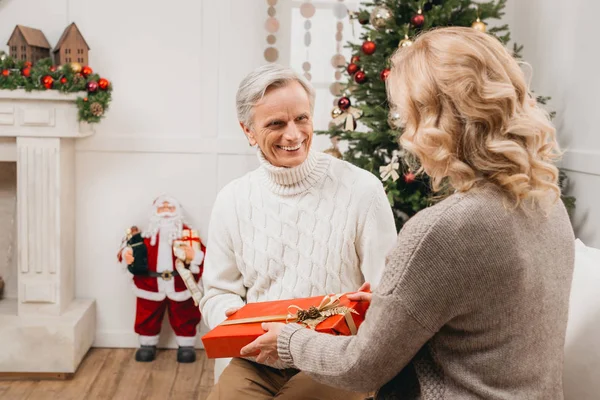 Man and woman with christmas gift — Stock Photo