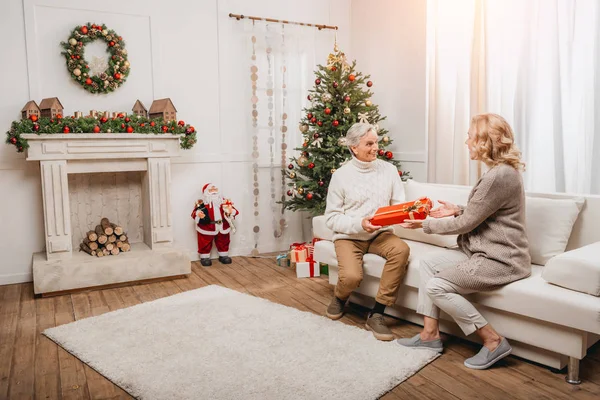 Man and woman with christmas gift — Stock Photo