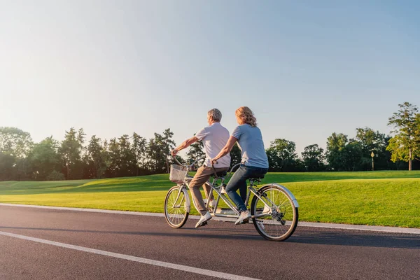 Senior couple riding bicycle — Stock Photo