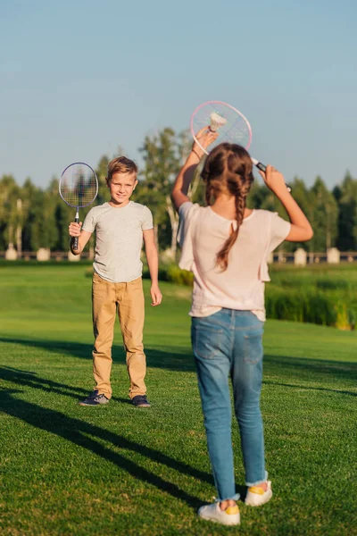 Children playing badminton — Stock Photo