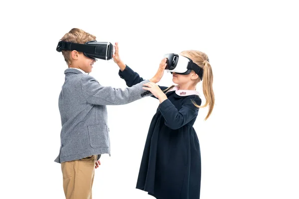 Школярі в гарнітурах VR — стокове фото