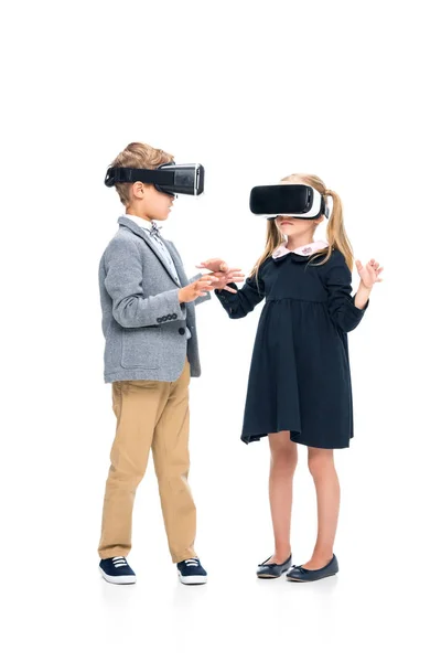 Школярі в гарнітурах VR — Stock Photo