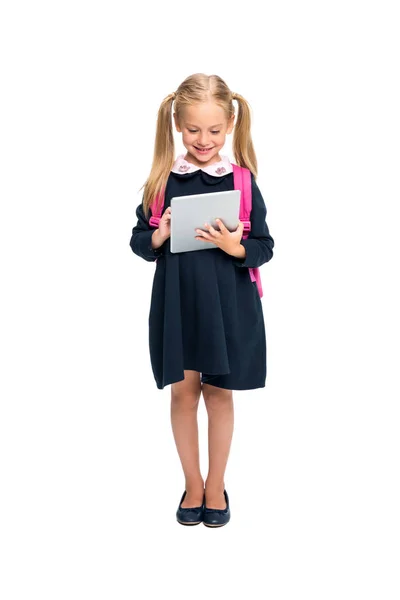 Écolière utilisant une tablette numérique — Photo de stock