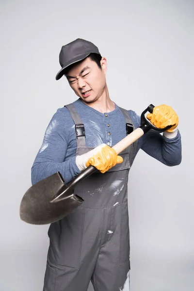 Construction worker swinging a shovel — Stock Photo