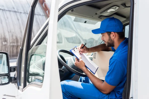 Delivery man — Stock Photo