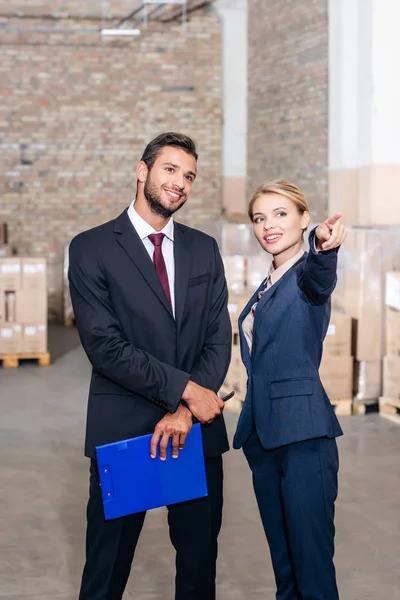 Business colleagues at warehouse — Stock Photo