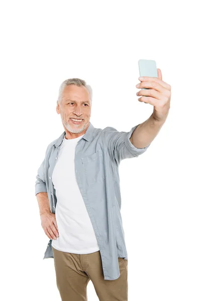 Hombre tomando selfie con smartphone - foto de stock