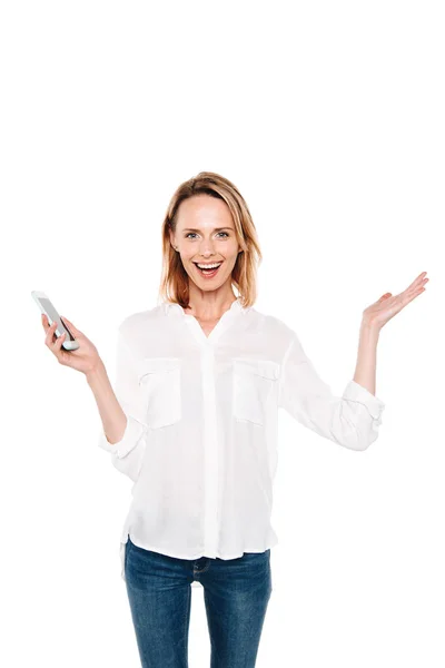 Щаслива жінка зі смартфоном — стокове фото