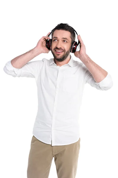 Hombre sonriente con auriculares grandes - foto de stock