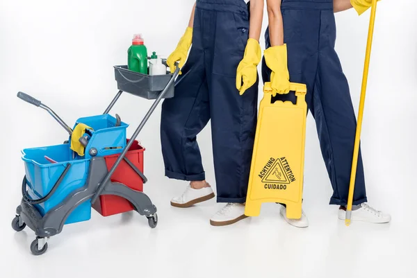 Limpiadores con equipo de limpieza - foto de stock