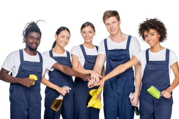 Grupo de produtos de limpeza multiétnicos — Fotografia de Stock