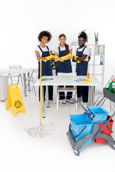 Grupo multiétnico de limpiadores profesionales — Stock Photo