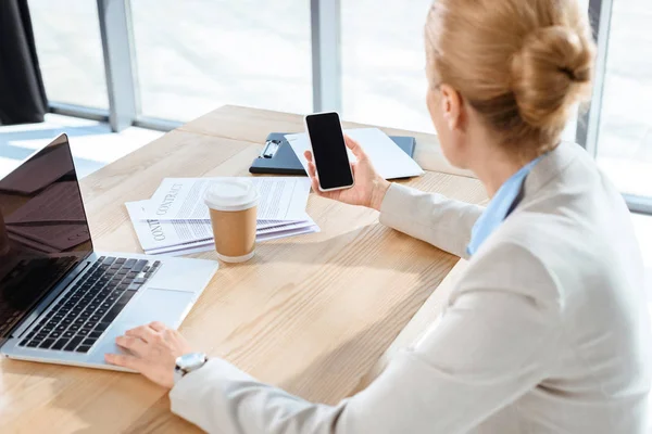 Businesswoman working with laptop — Stock Photo