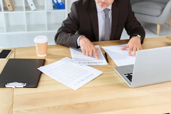 Mature businessman with paperwork — Stock Photo