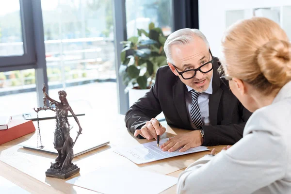 Colleagues discussing contract — Stock Photo