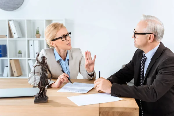 Colleagues discussing contract — Stock Photo