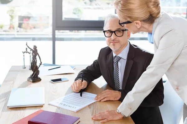 Lawyers working with contract — Stock Photo