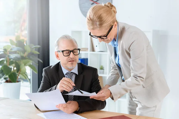 Mature businesspeople working together — Stock Photo