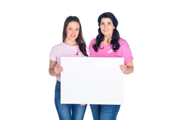 Mujeres sosteniendo banner en blanco - foto de stock