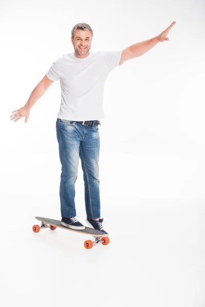 Skateboarder maschile su longboard — Foto stock