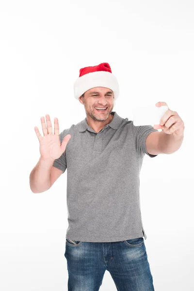 Mann mit Weihnachtsmütze macht Selfie — Stockfoto