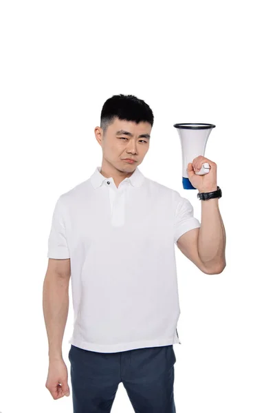 Seguro asiático hombre con megáfono - foto de stock