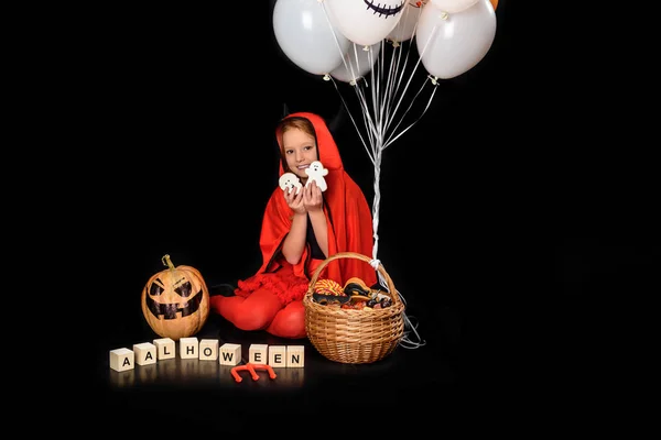 Enfant en costume d'Halloween avec des bonbons — Photo de stock