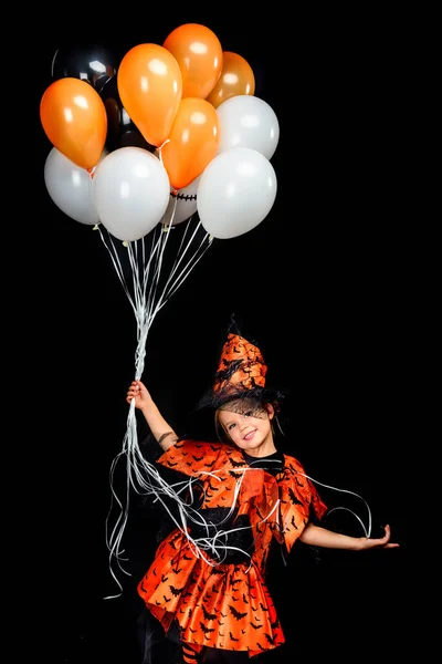 Niño con globos de halloween - foto de stock