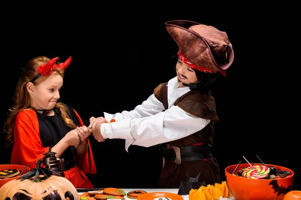 Enfants en costumes d'Halloween — Photo de stock