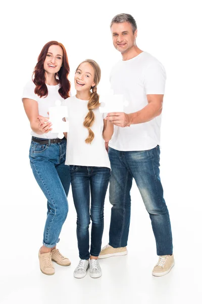 Familia con piezas de rompecabezas - foto de stock