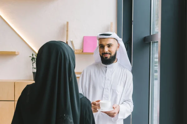 Muslim couple drinking coffee — Stock Photo