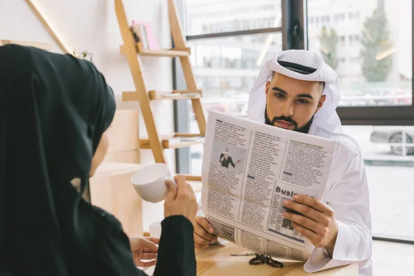 Paar verbringt Zeit miteinander im Café — Stockfoto