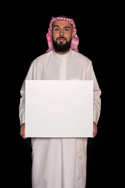 Homem muçulmano segurando placa em branco — Fotografia de Stock